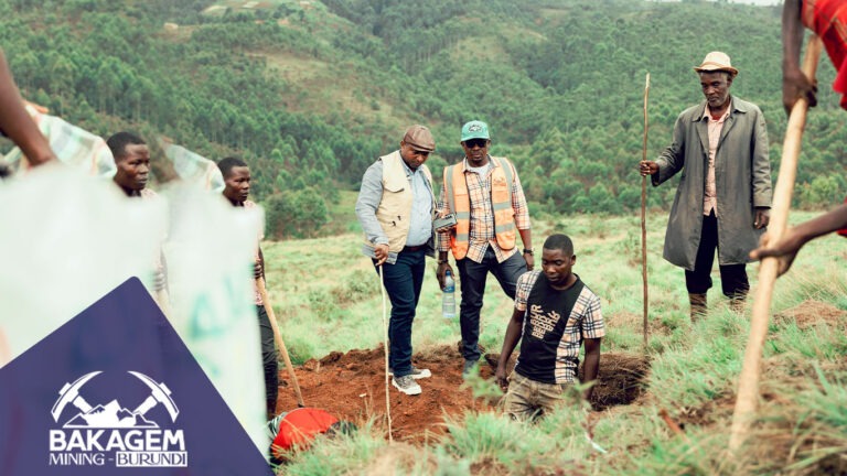 bahati Kayumbu Devis